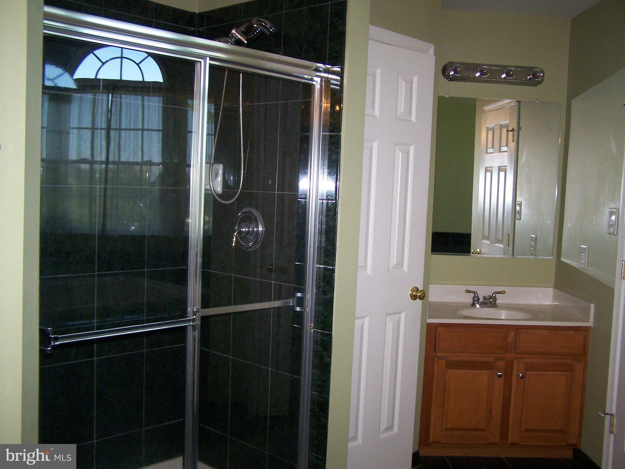 KINGSVIEW VILLAGE - Residential Lease