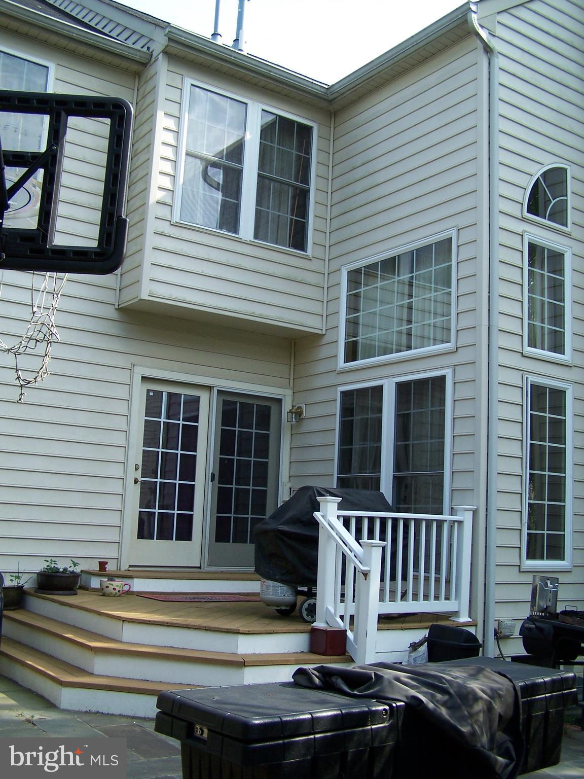 KINGSVIEW VILLAGE - Residential Lease