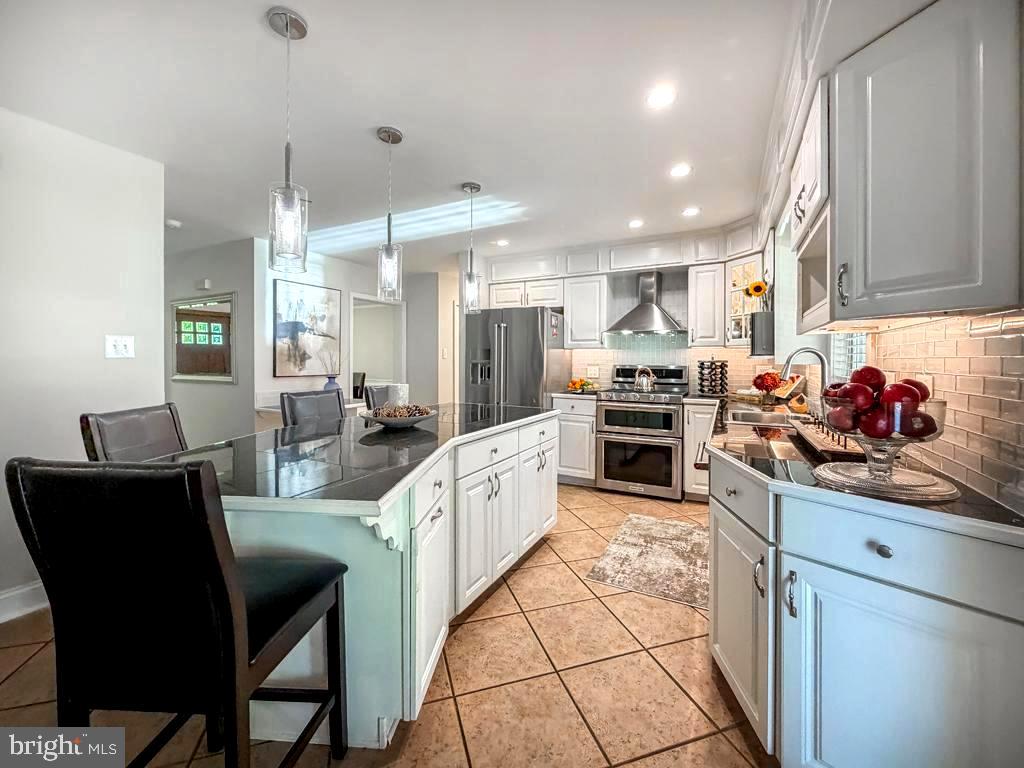 MAKEFIELD CHASE - Residential