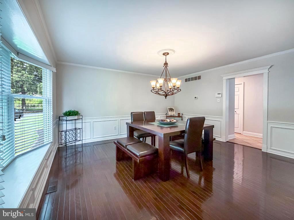 MAKEFIELD CHASE - Residential