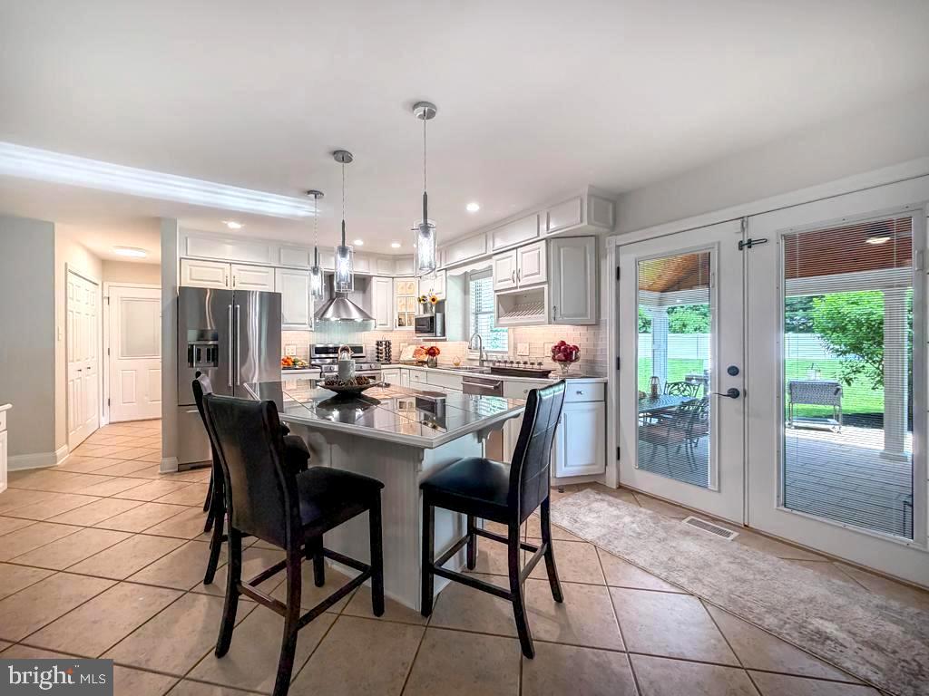 MAKEFIELD CHASE - Residential