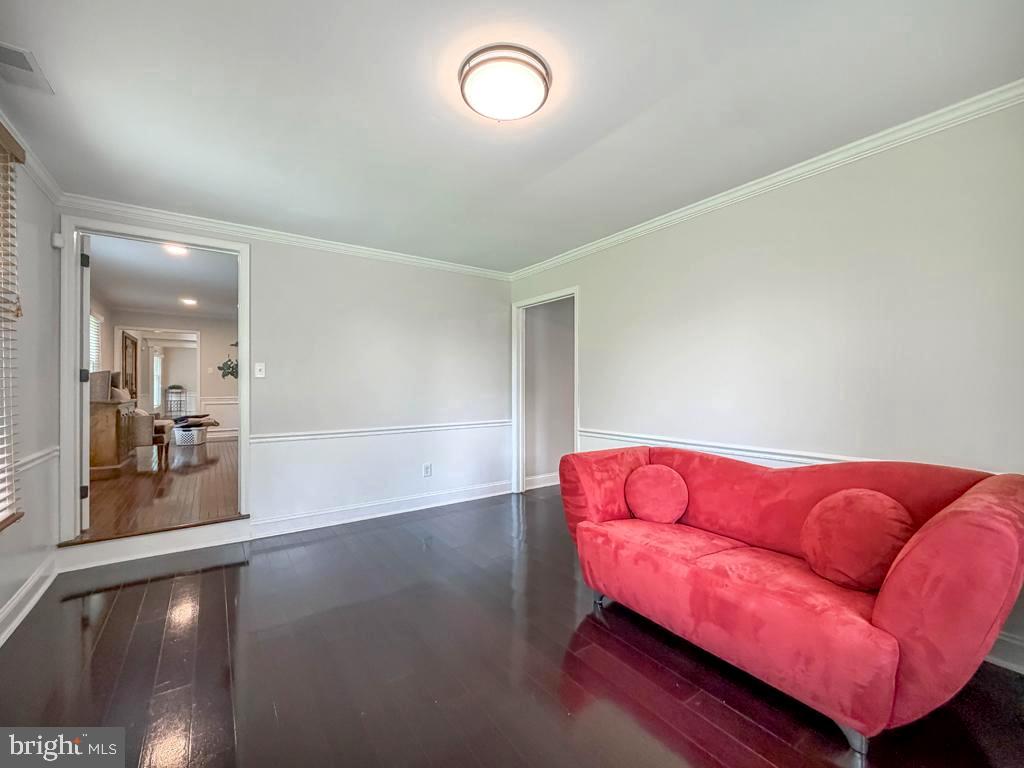 MAKEFIELD CHASE - Residential