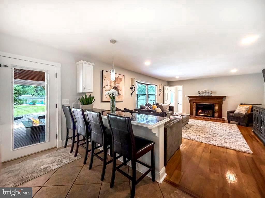 MAKEFIELD CHASE - Residential