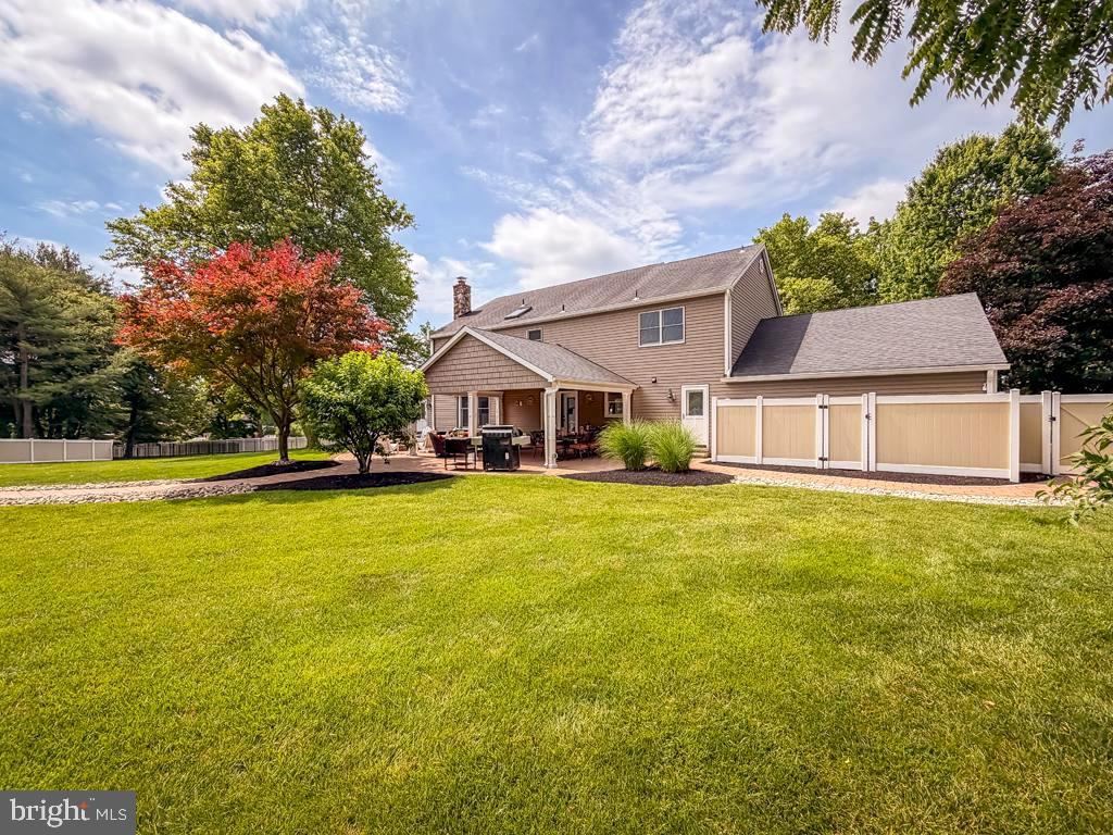 MAKEFIELD CHASE - Residential