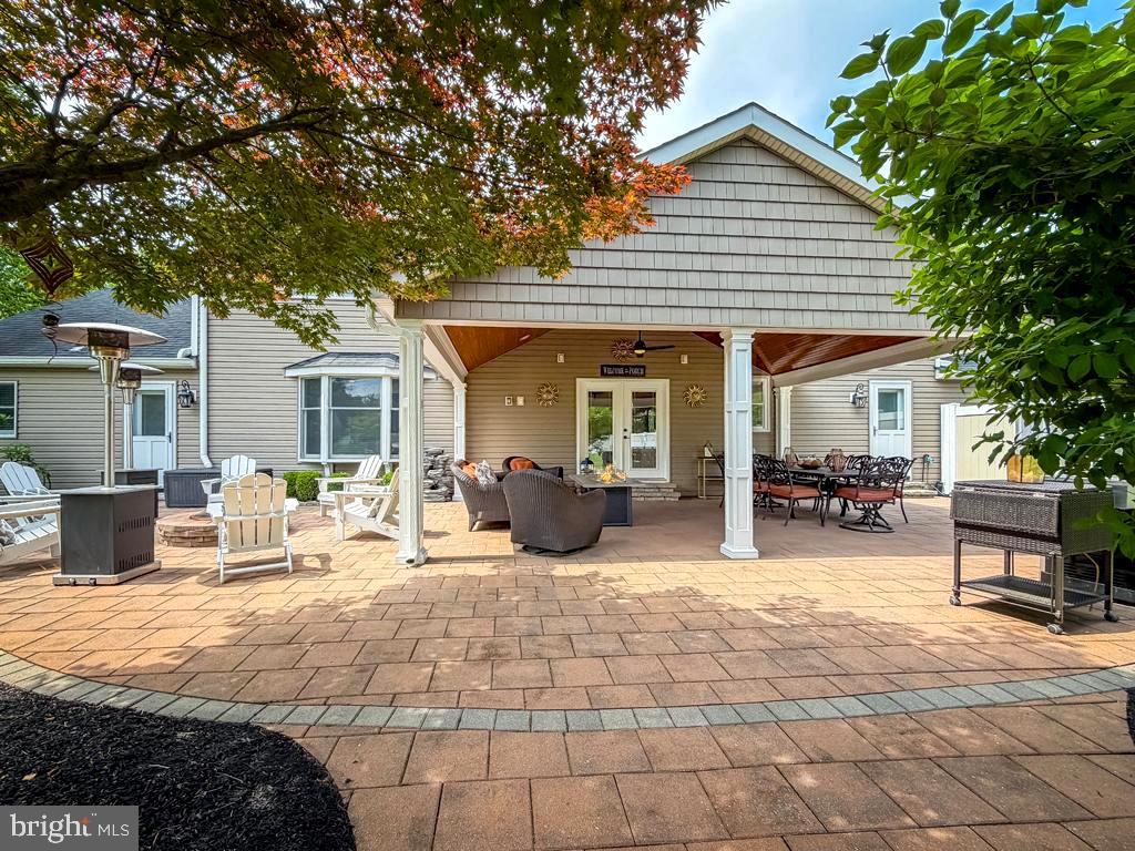 MAKEFIELD CHASE - Residential