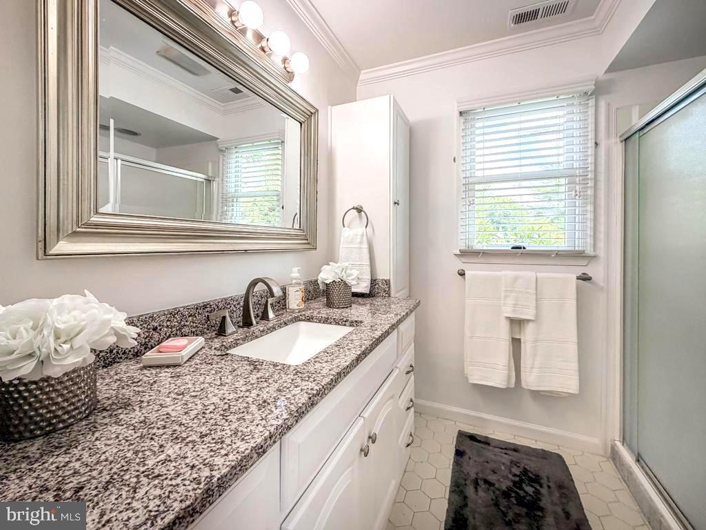 MAKEFIELD CHASE - Residential
