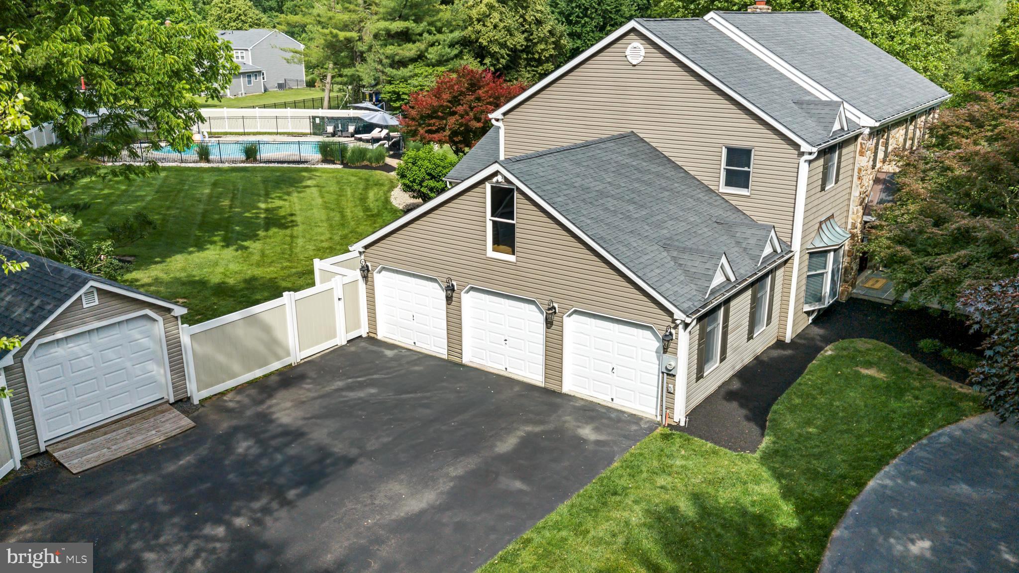 MAKEFIELD CHASE - Residential