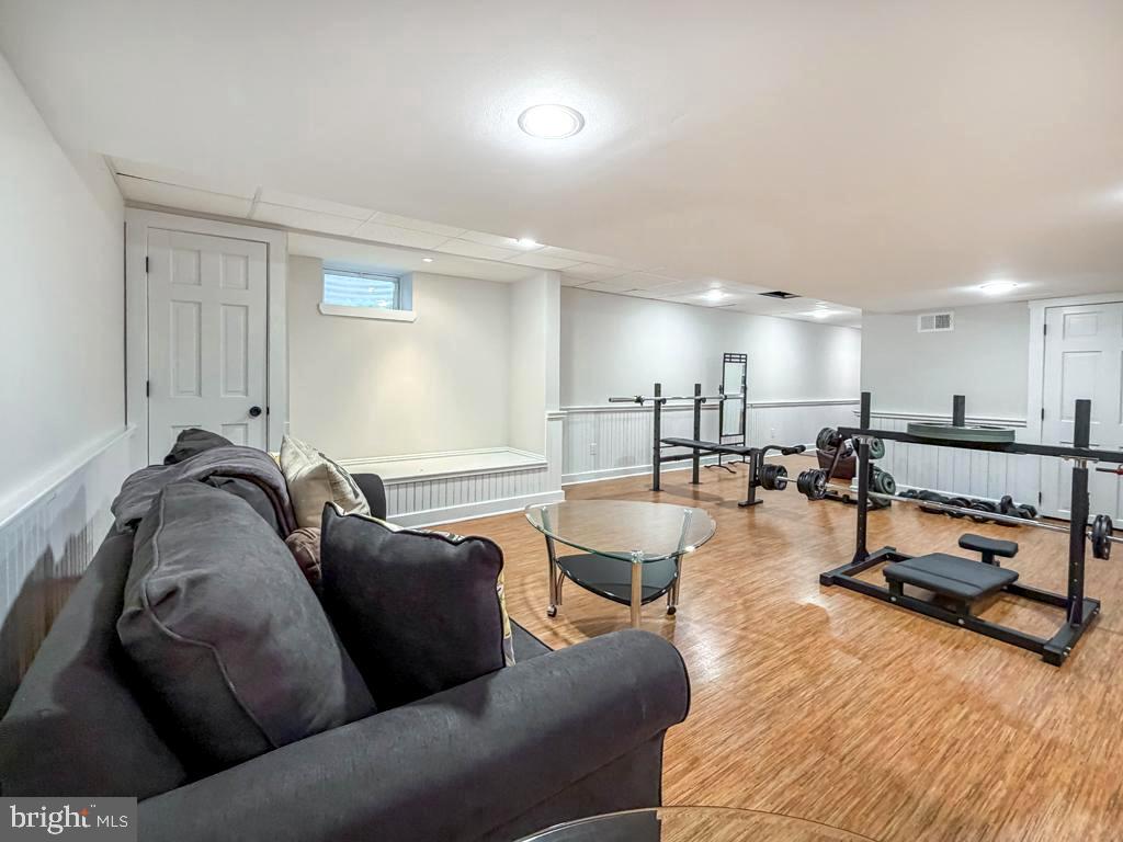 MAKEFIELD CHASE - Residential