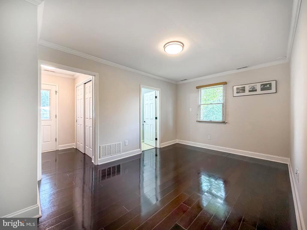MAKEFIELD CHASE - Residential