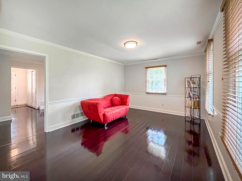 MAKEFIELD CHASE - Residential