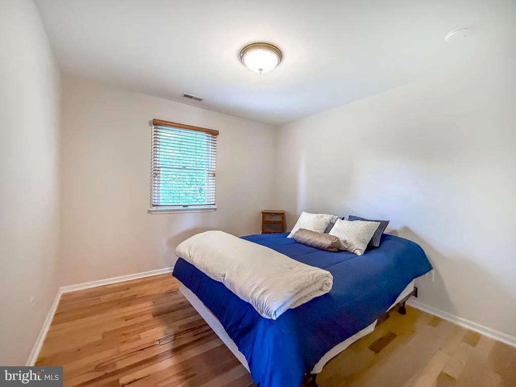 MAKEFIELD CHASE - Residential
