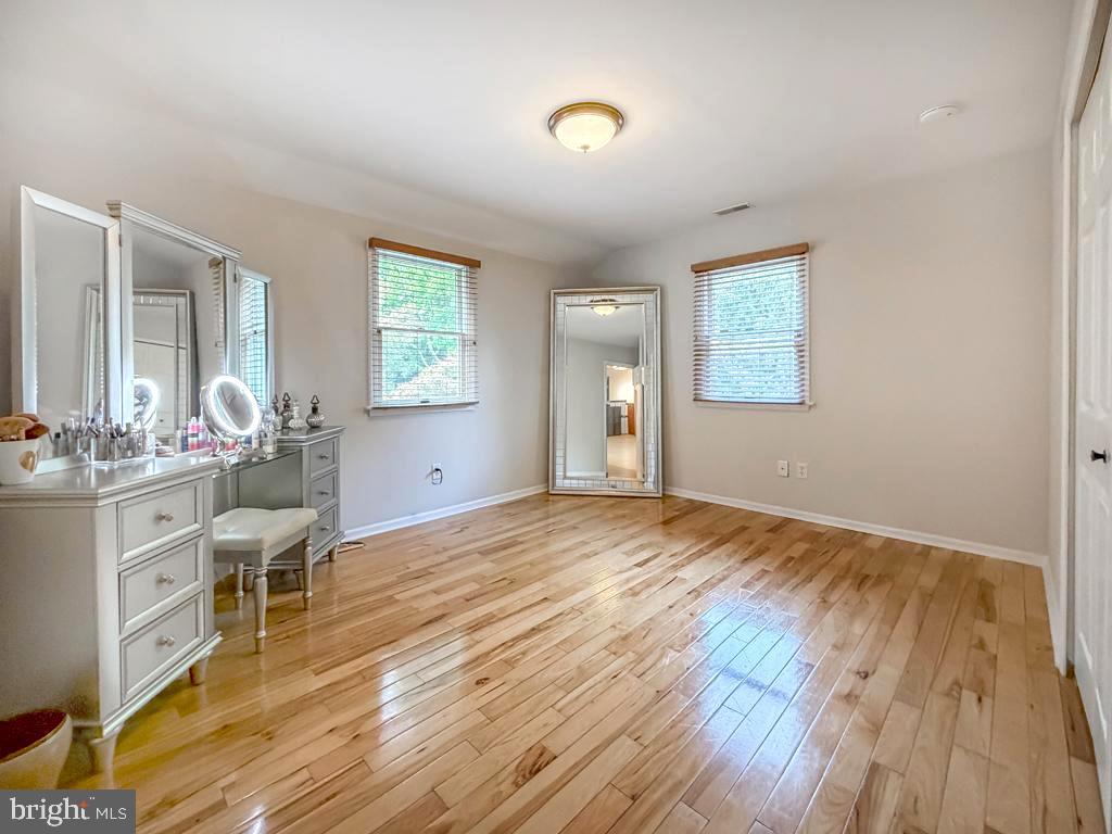 MAKEFIELD CHASE - Residential