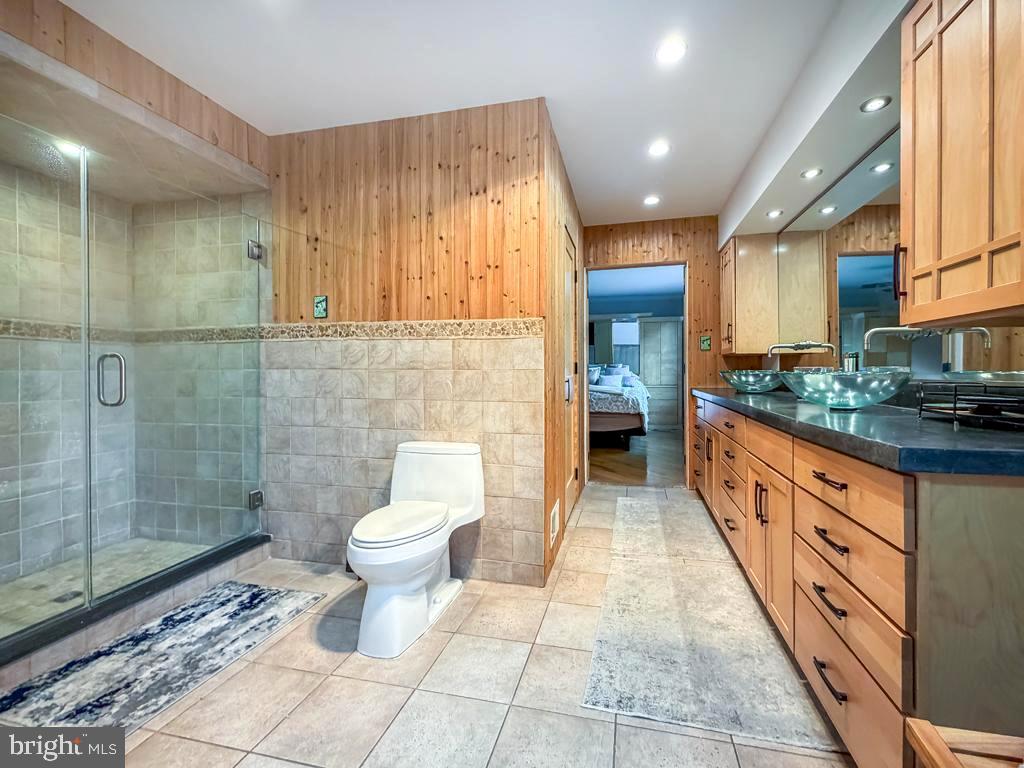 MAKEFIELD CHASE - Residential