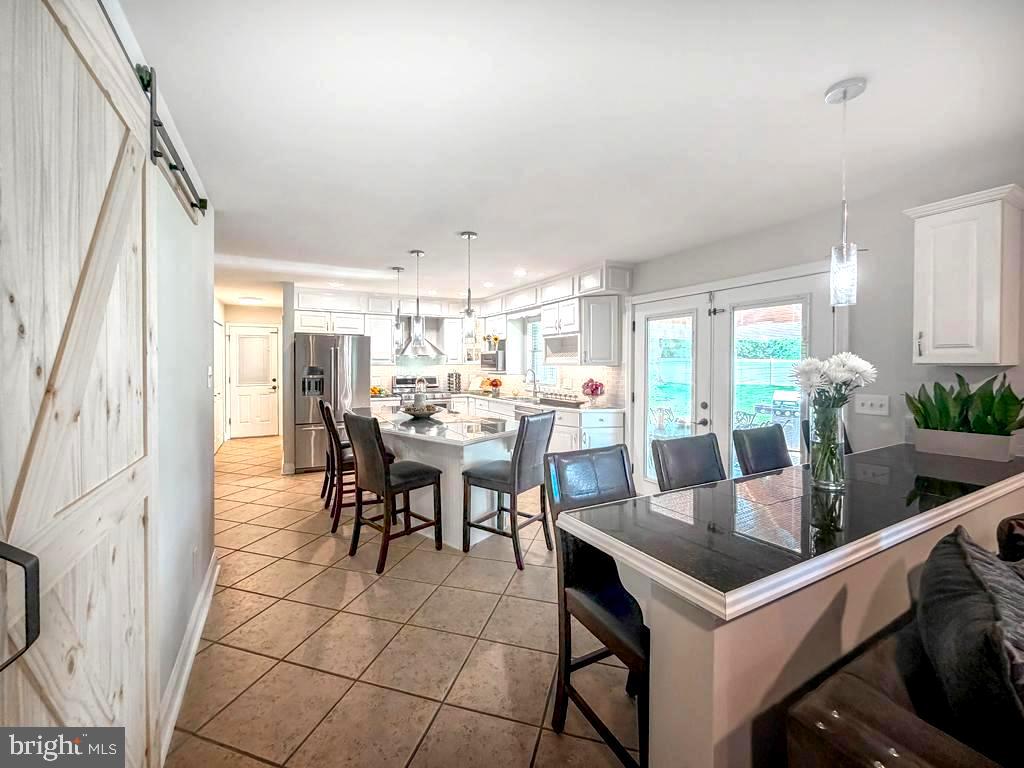 MAKEFIELD CHASE - Residential