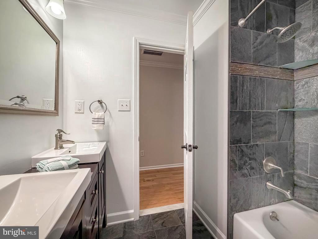 MAKEFIELD CHASE - Residential