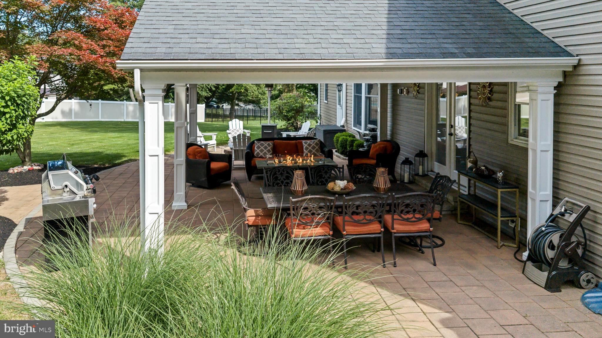 MAKEFIELD CHASE - Residential
