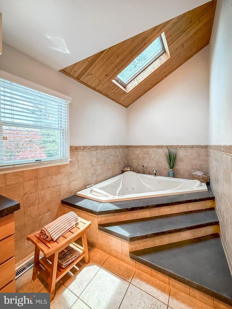 MAKEFIELD CHASE - Residential