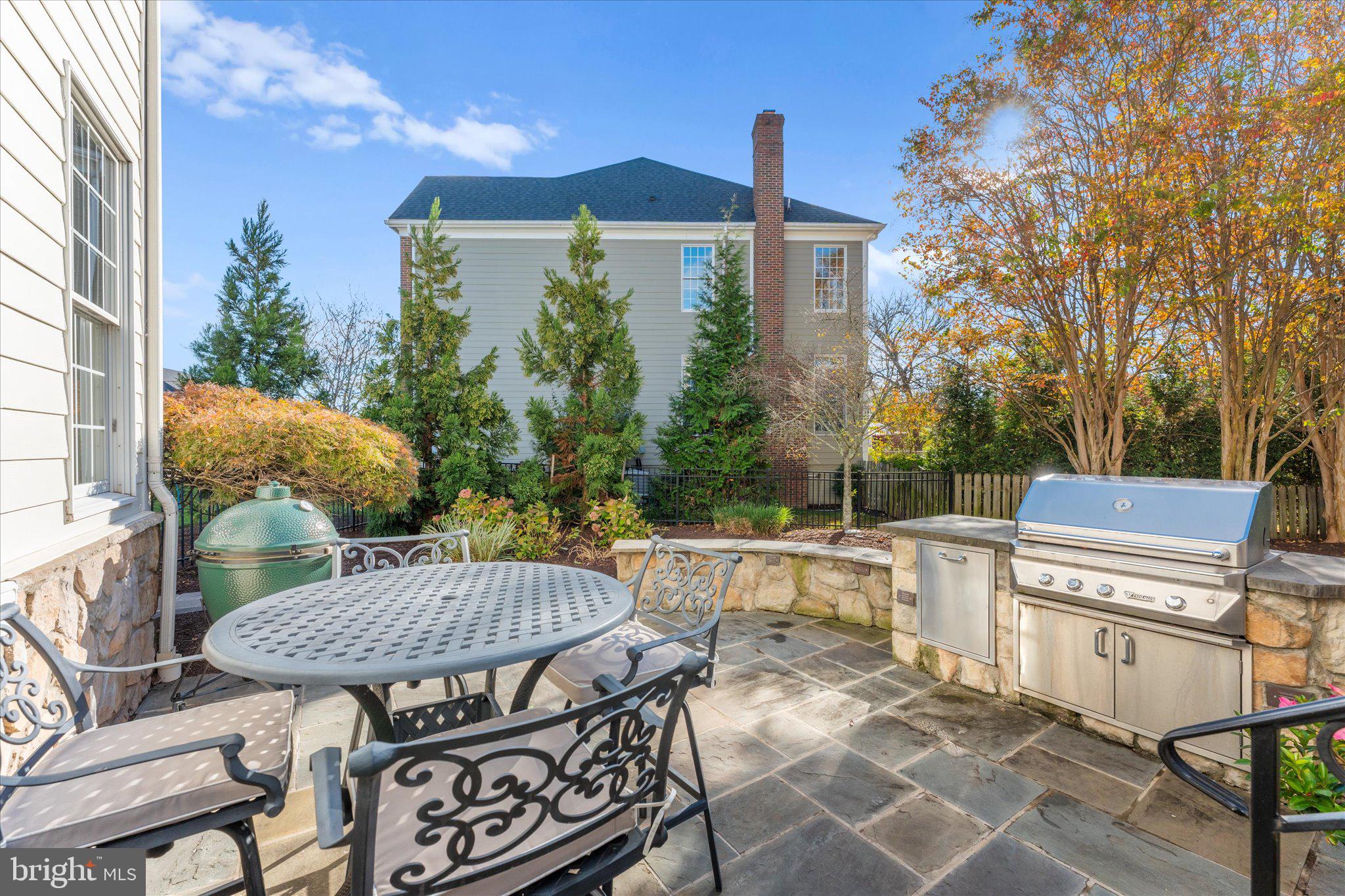 LANSDOWNE ON THE POTOMAC - Residential