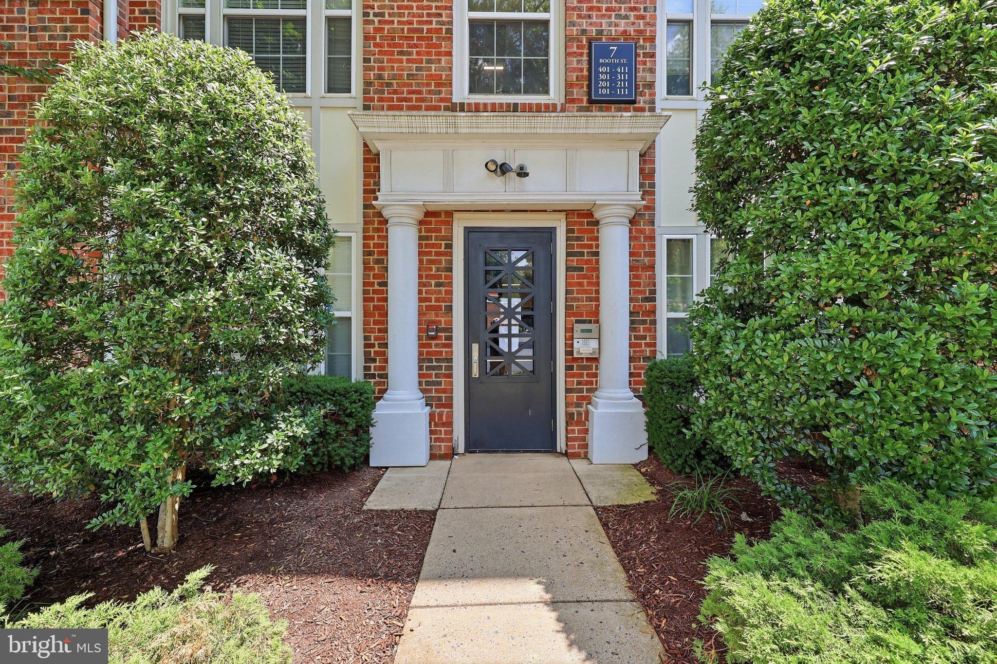 THE COLONNADE AT KENTLANDS - Residential