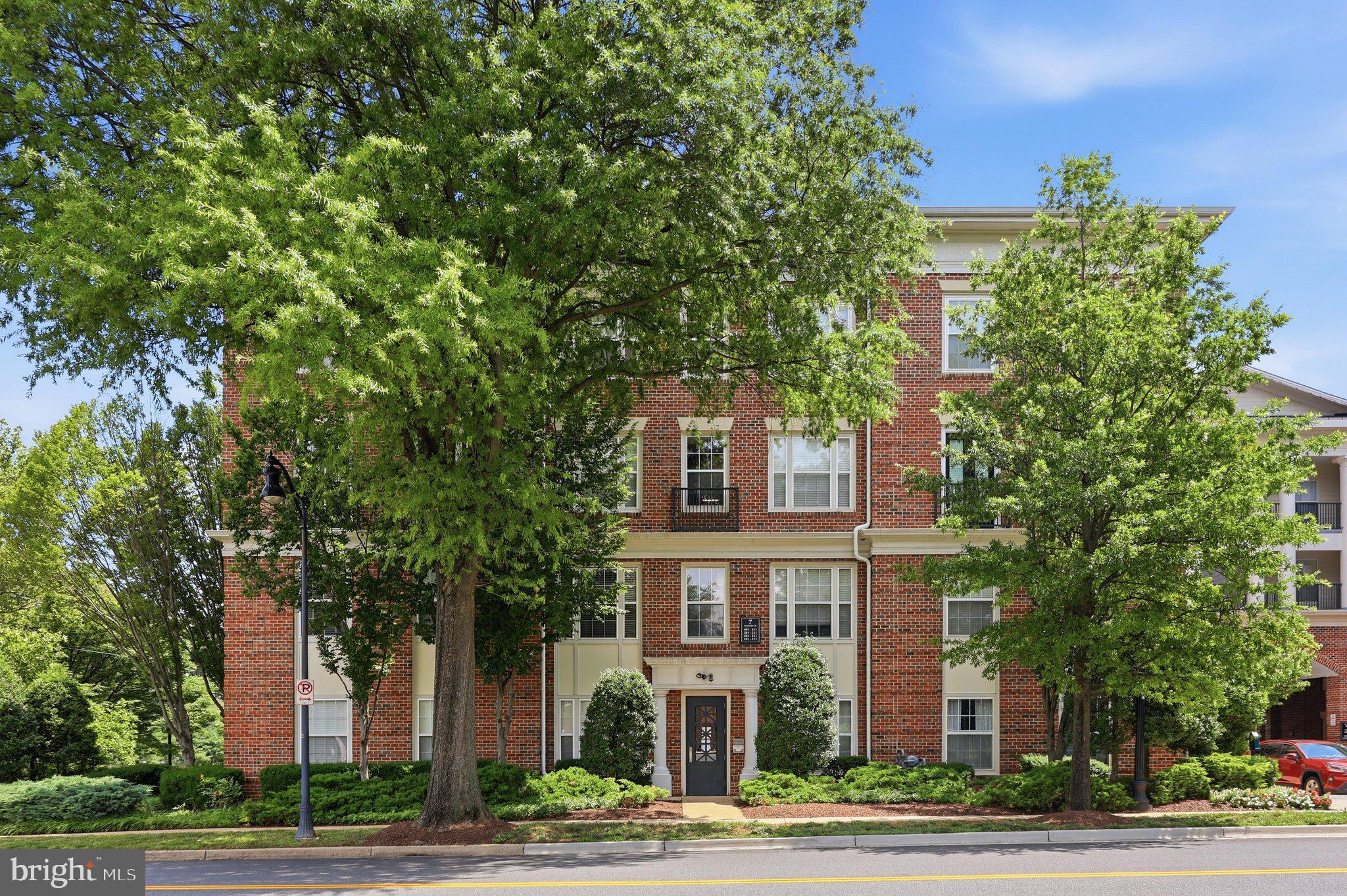THE COLONNADE AT KENTLANDS - Residential