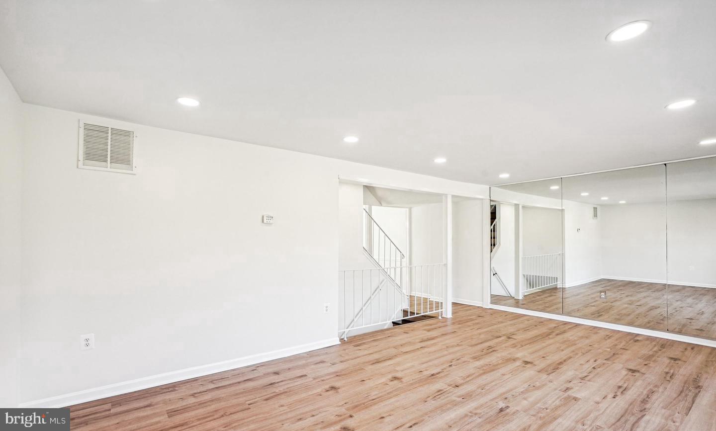 PINEWOOD LAKE - Residential Lease