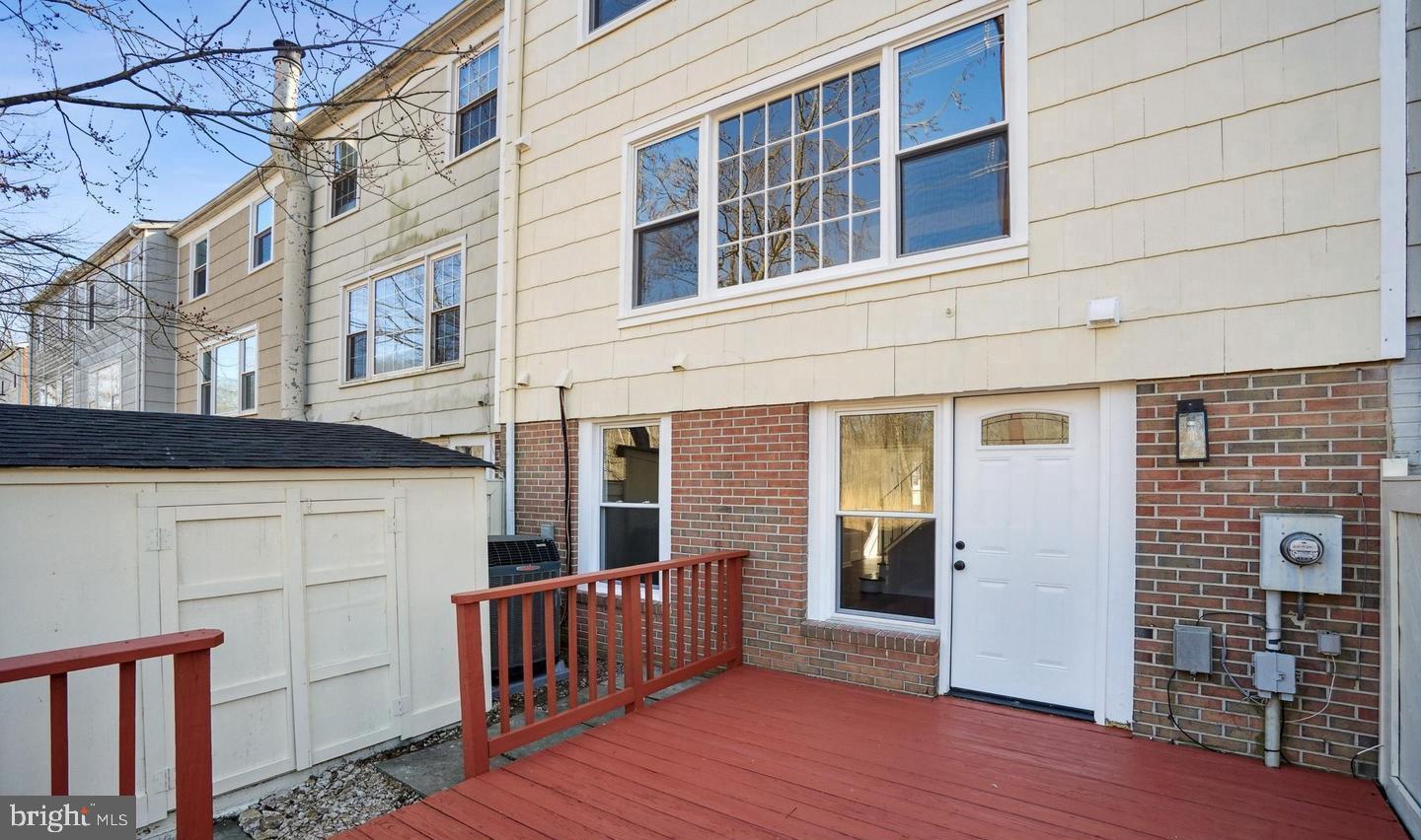 PINEWOOD LAKE - Residential Lease