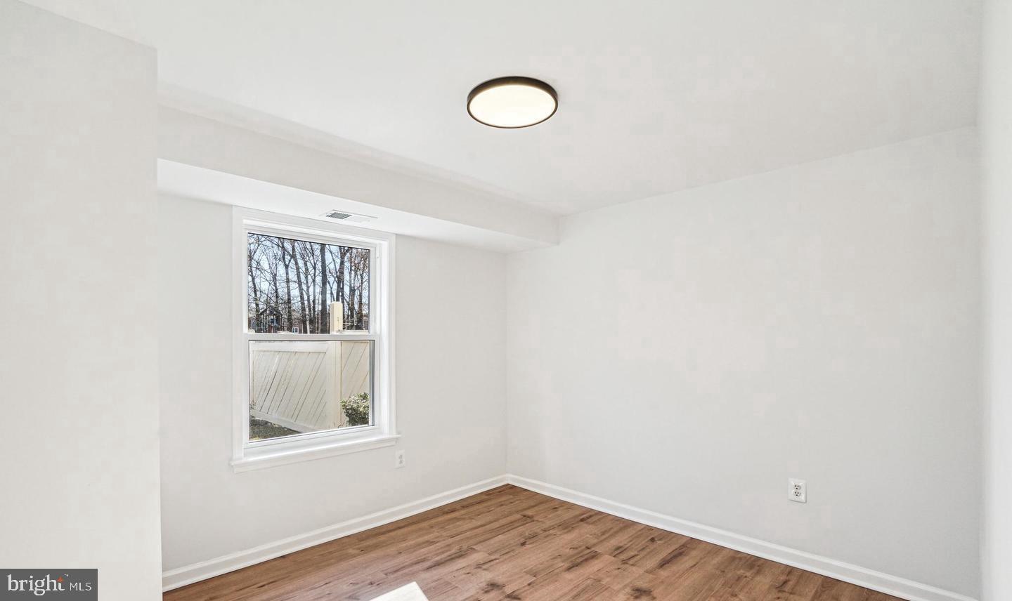 PINEWOOD LAKE - Residential Lease