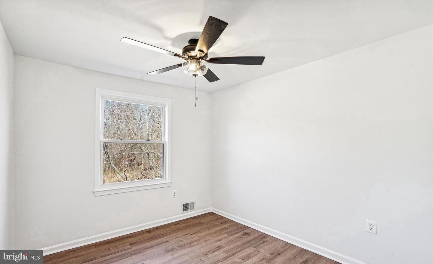 PINEWOOD LAKE - Residential Lease