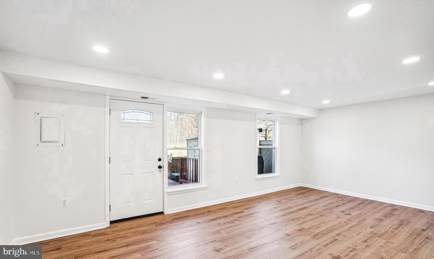 PINEWOOD LAKE - Residential Lease