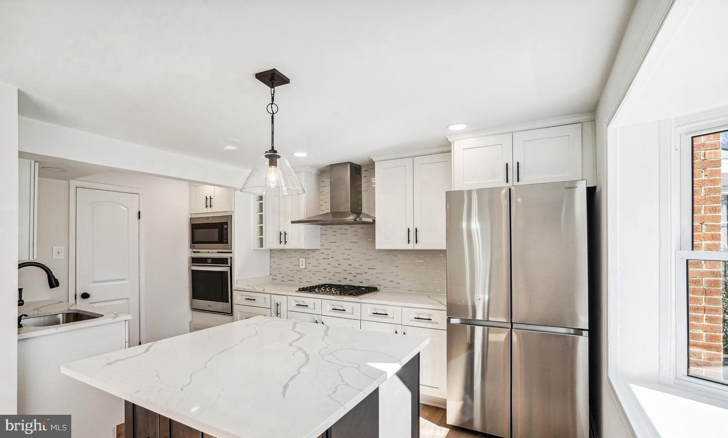 PINEWOOD LAKE - Residential Lease