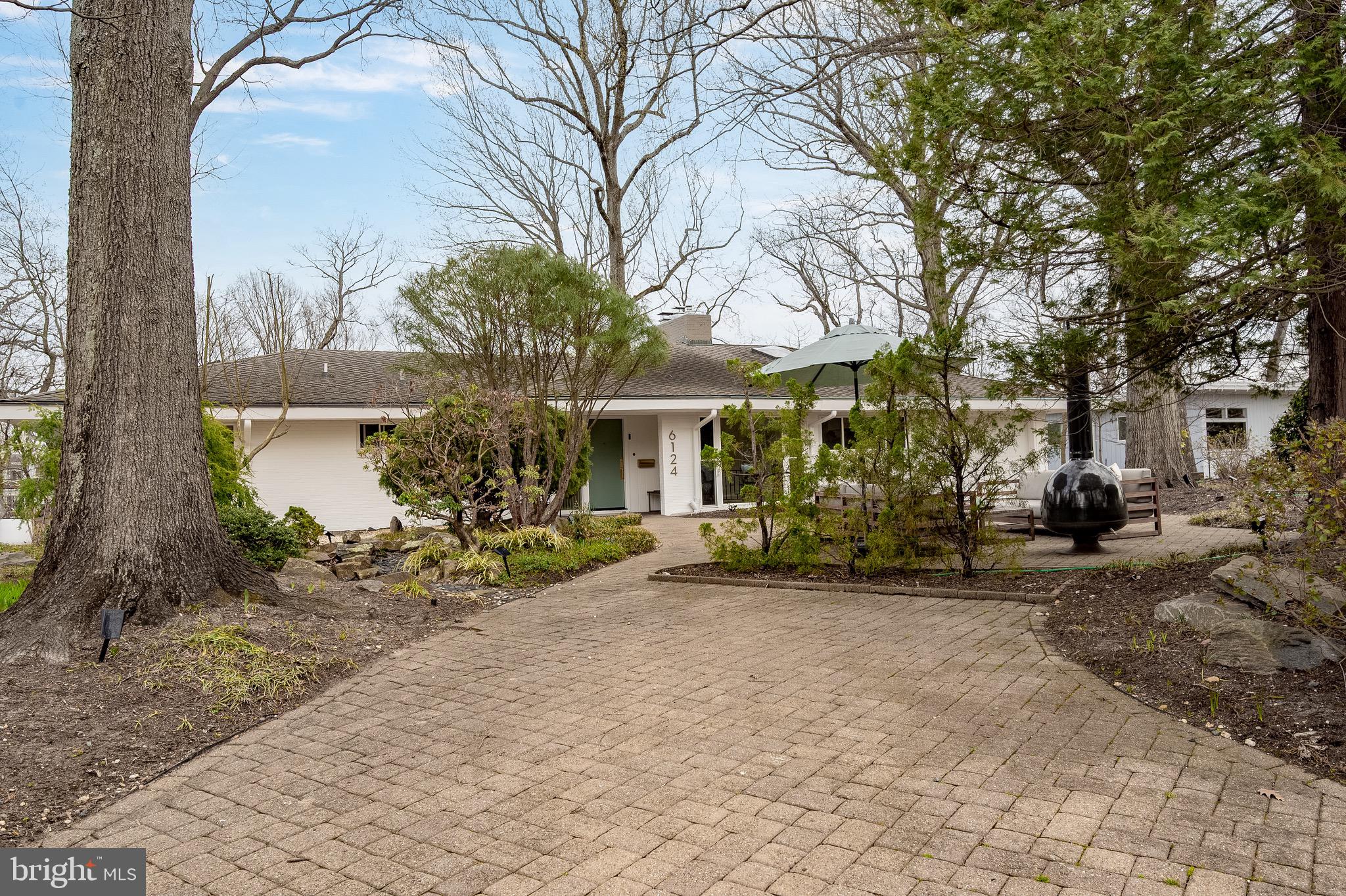 LAKE BARCROFT - Residential