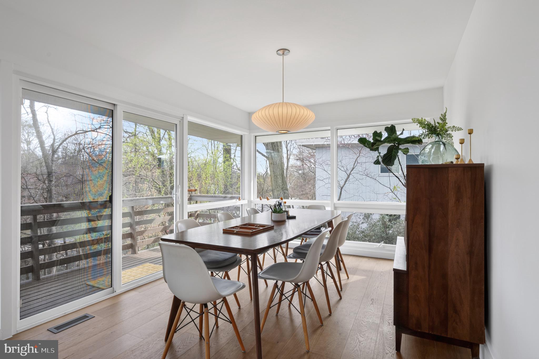 LAKE BARCROFT - Residential