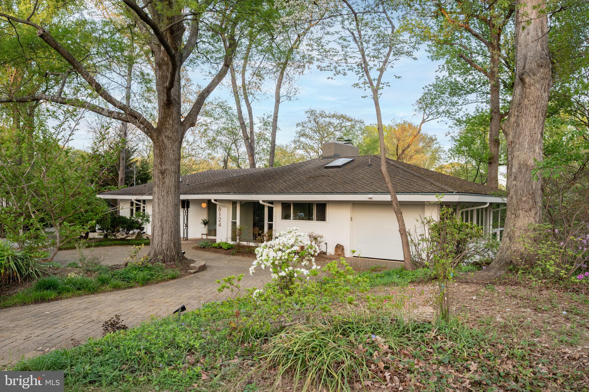 LAKE BARCROFT - Residential