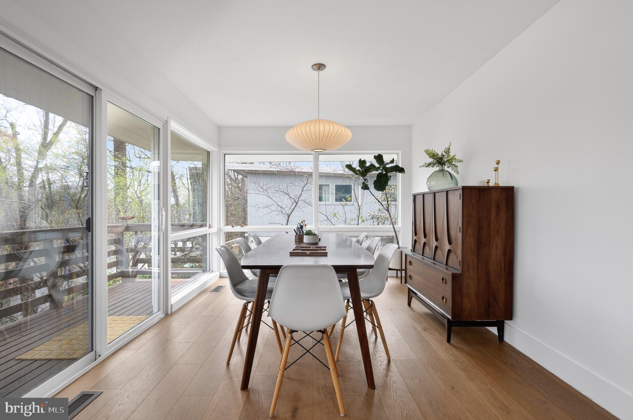 LAKE BARCROFT - Residential