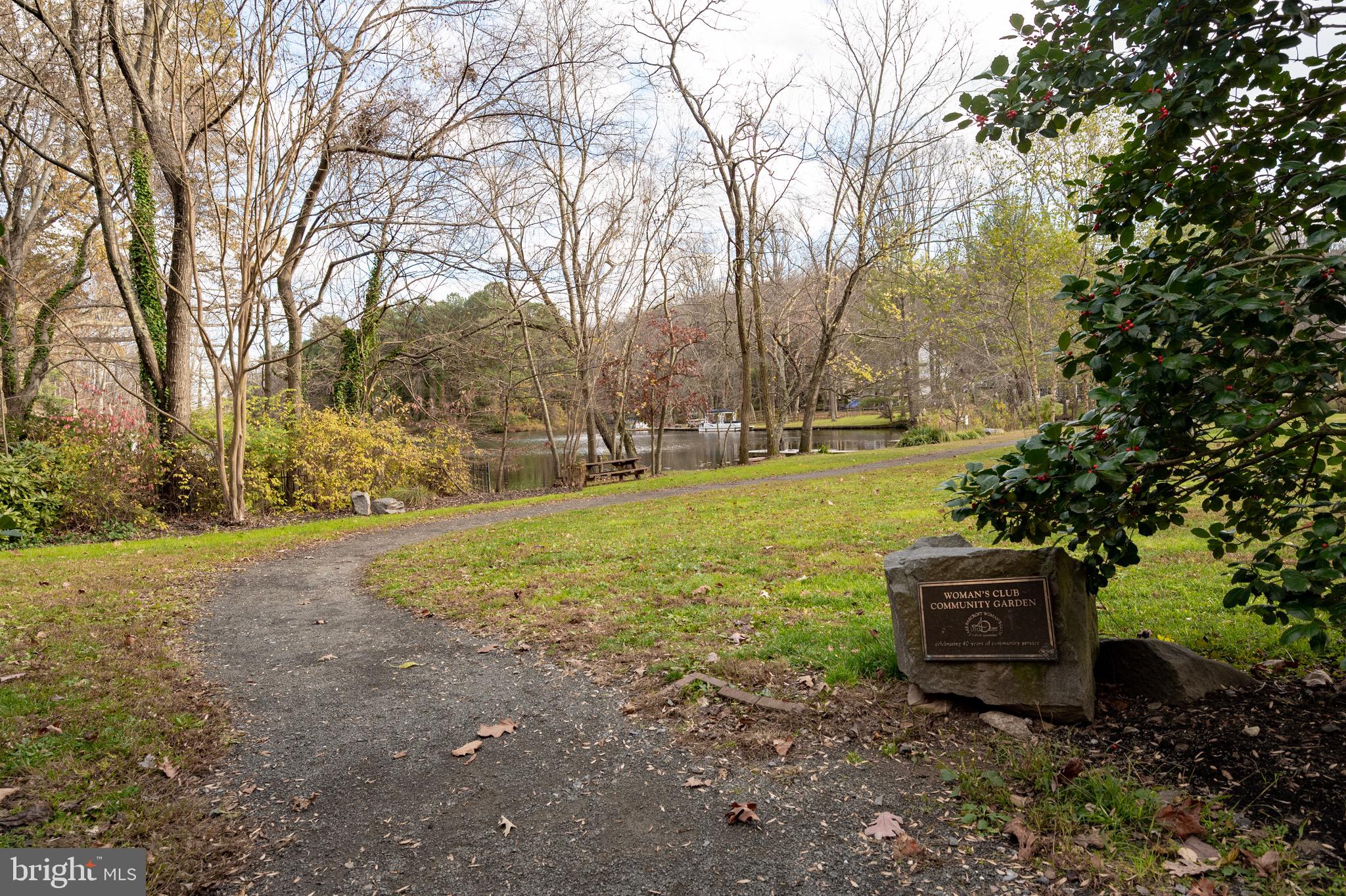 LAKE BARCROFT - Residential