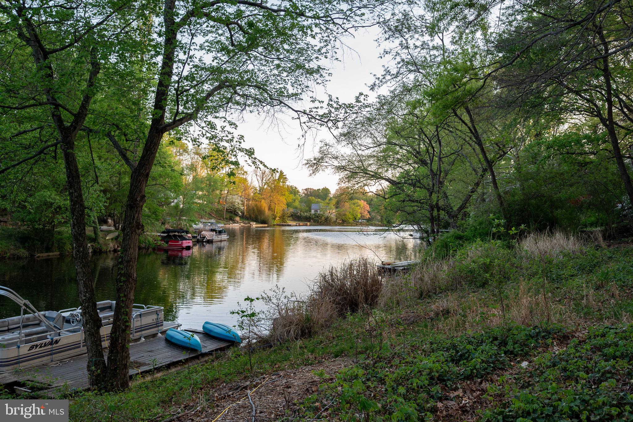 LAKE BARCROFT - Residential