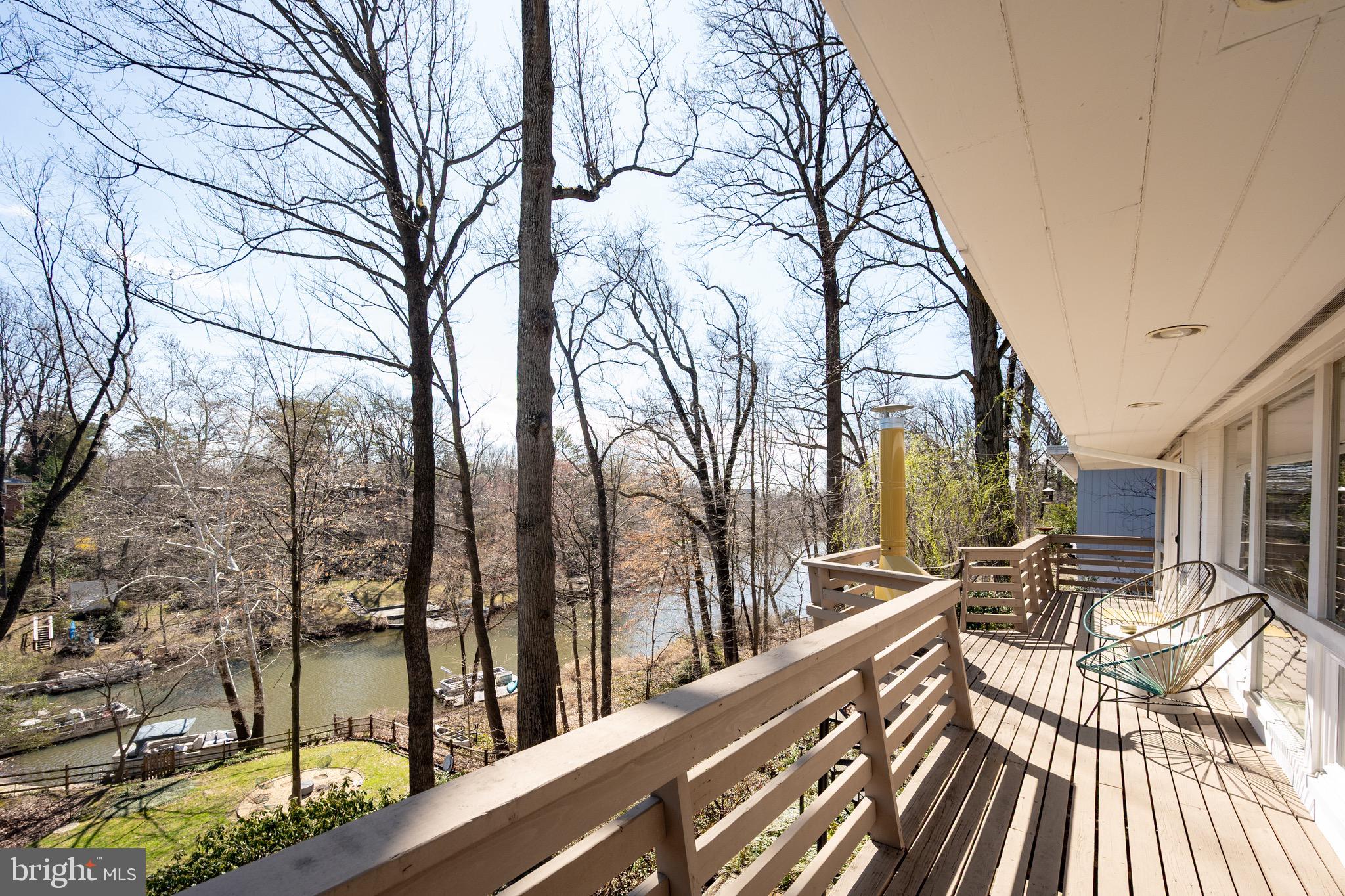 LAKE BARCROFT - Residential