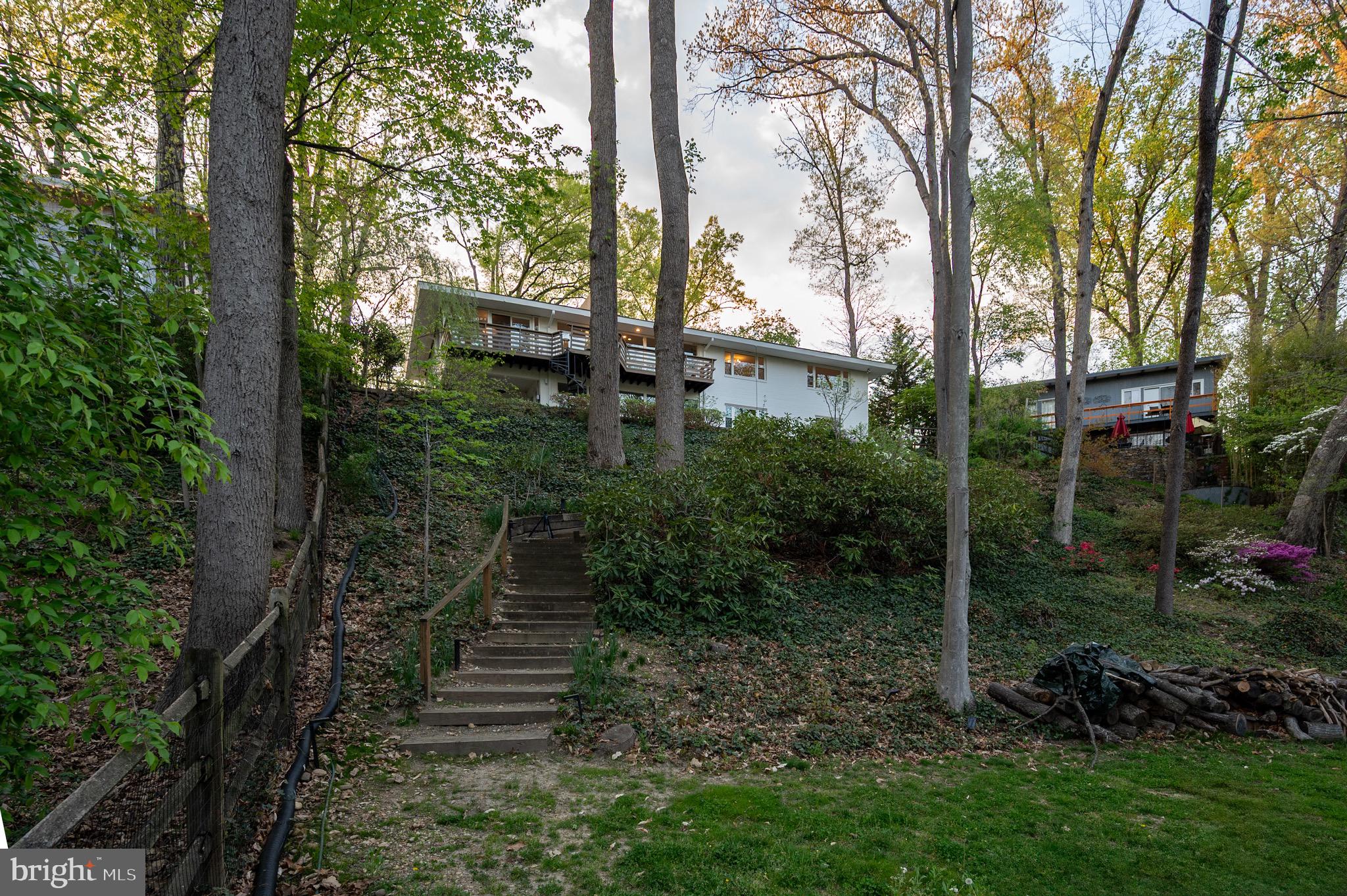 LAKE BARCROFT - Residential