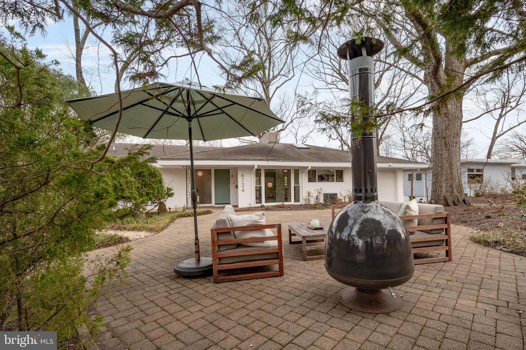LAKE BARCROFT - Residential