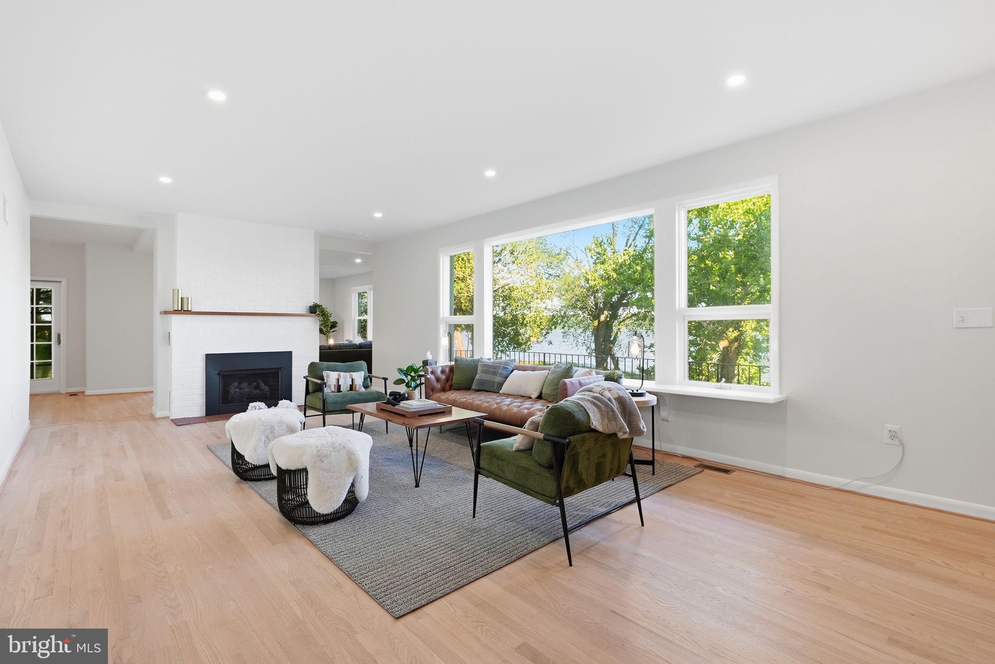 RIVER WATCH - Residential