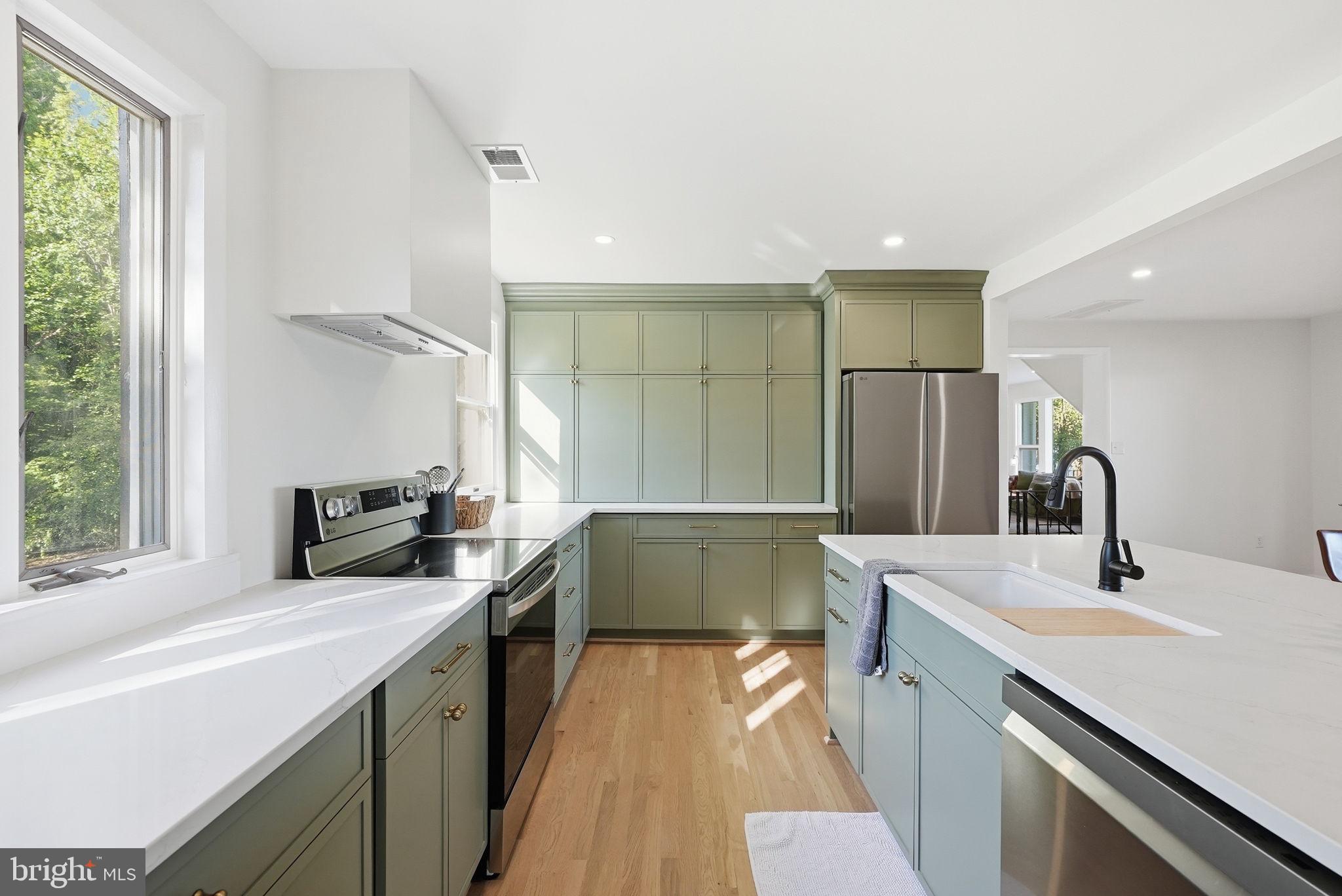 RIVER WATCH - Residential