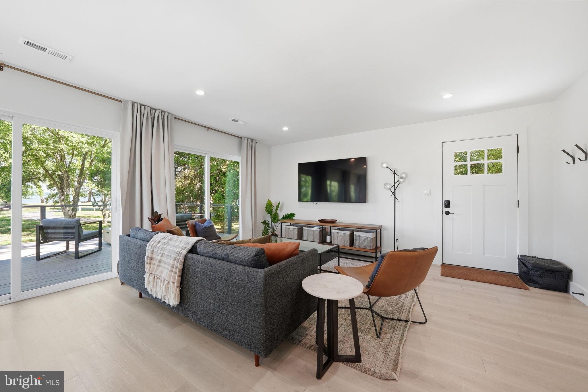 RIVER WATCH - Residential