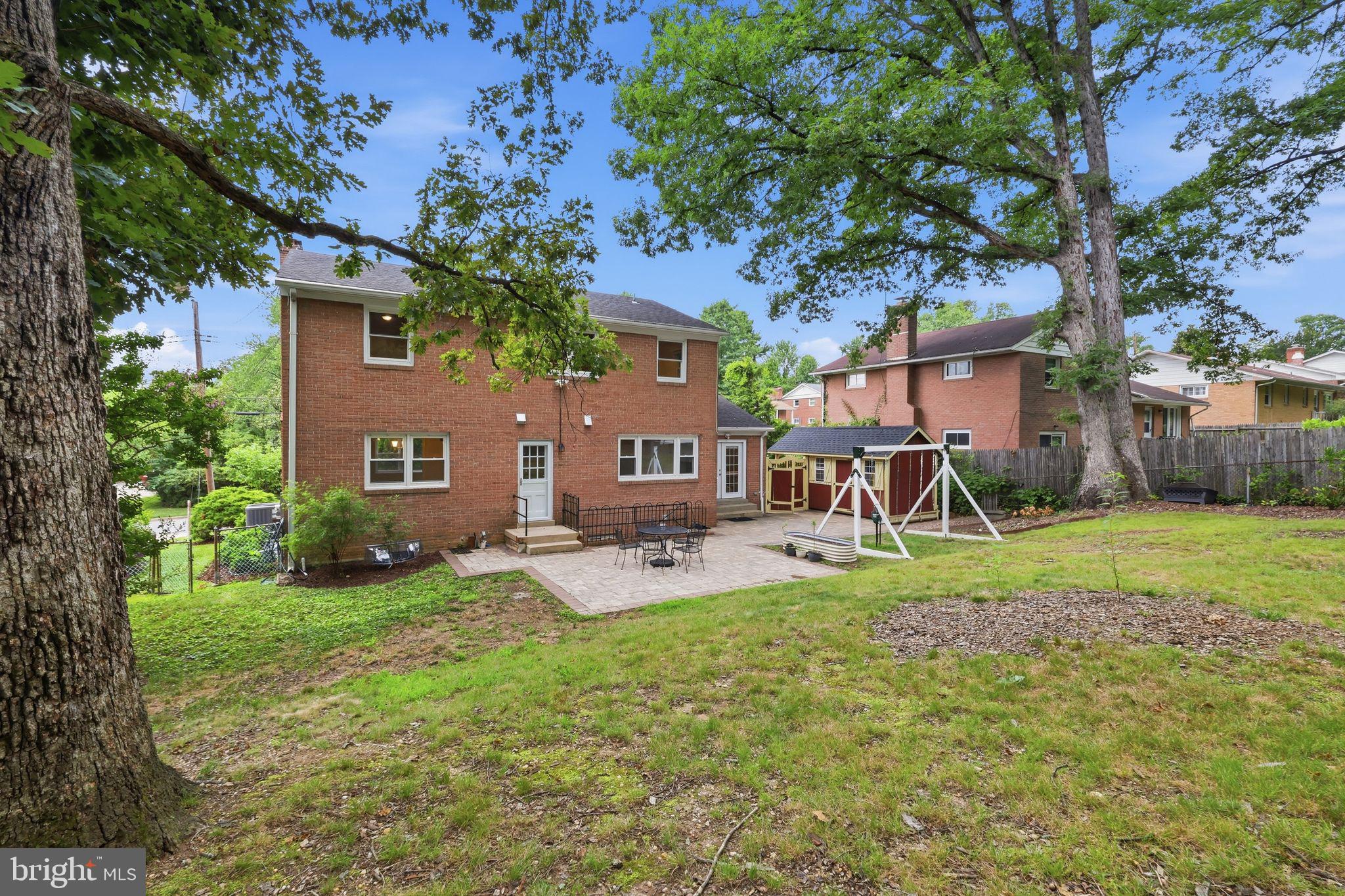 COLLEGE PARK WOODS - Residential