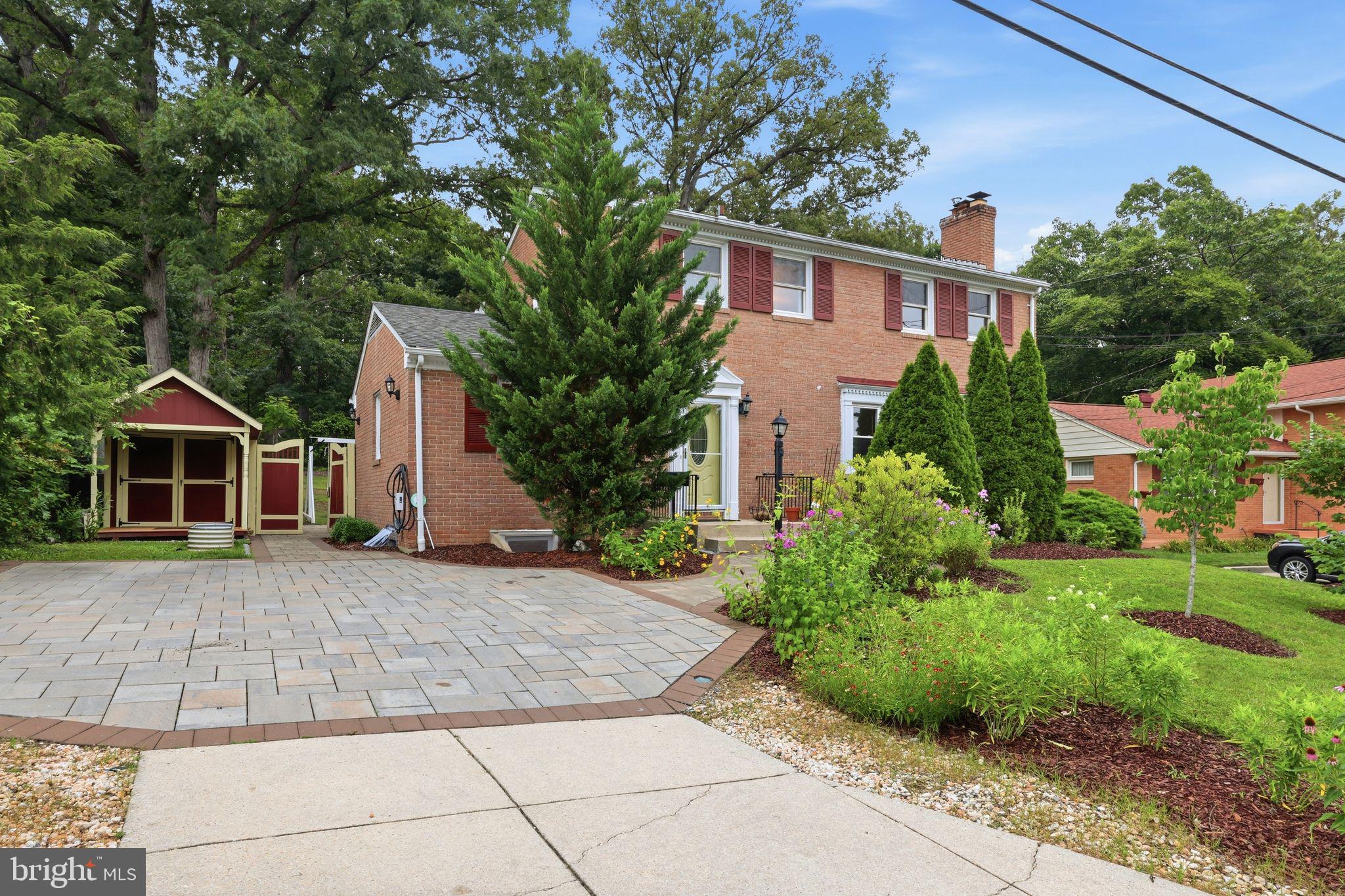 COLLEGE PARK WOODS - Residential