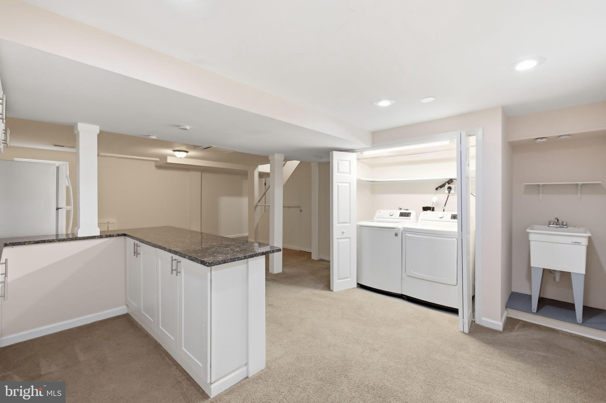COLLEGE PARK WOODS - Residential