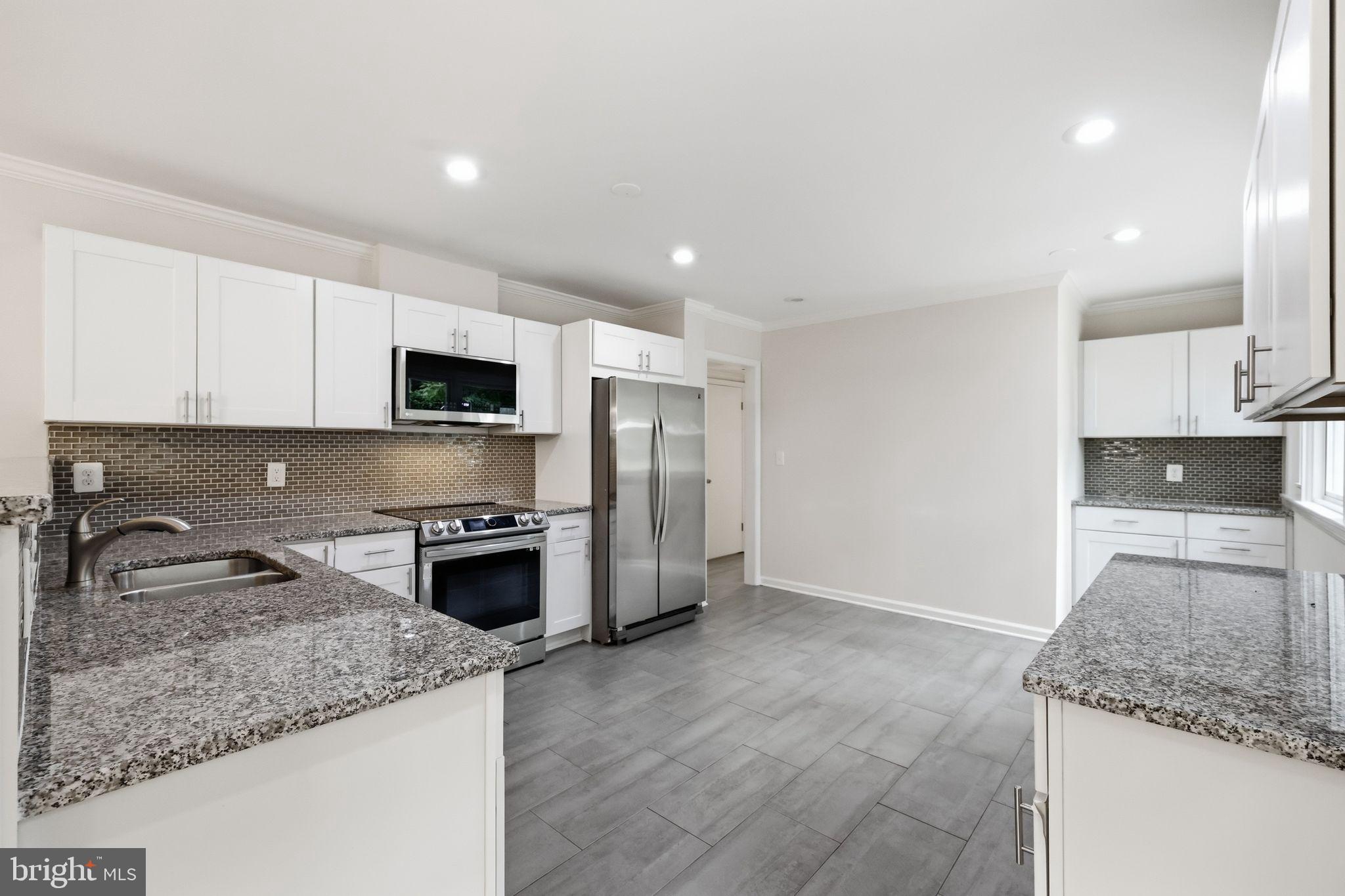 COLLEGE PARK WOODS - Residential