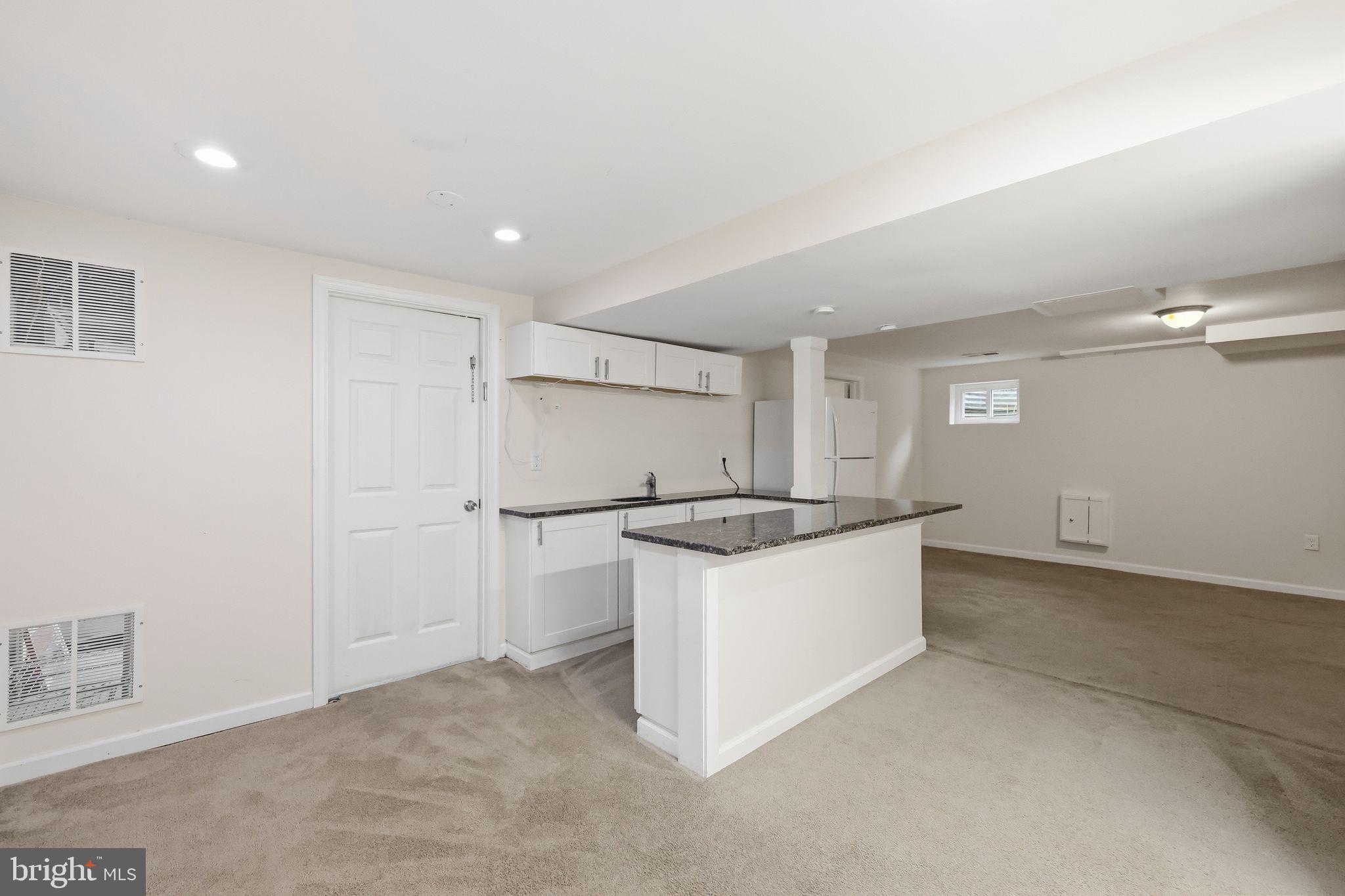 COLLEGE PARK WOODS - Residential