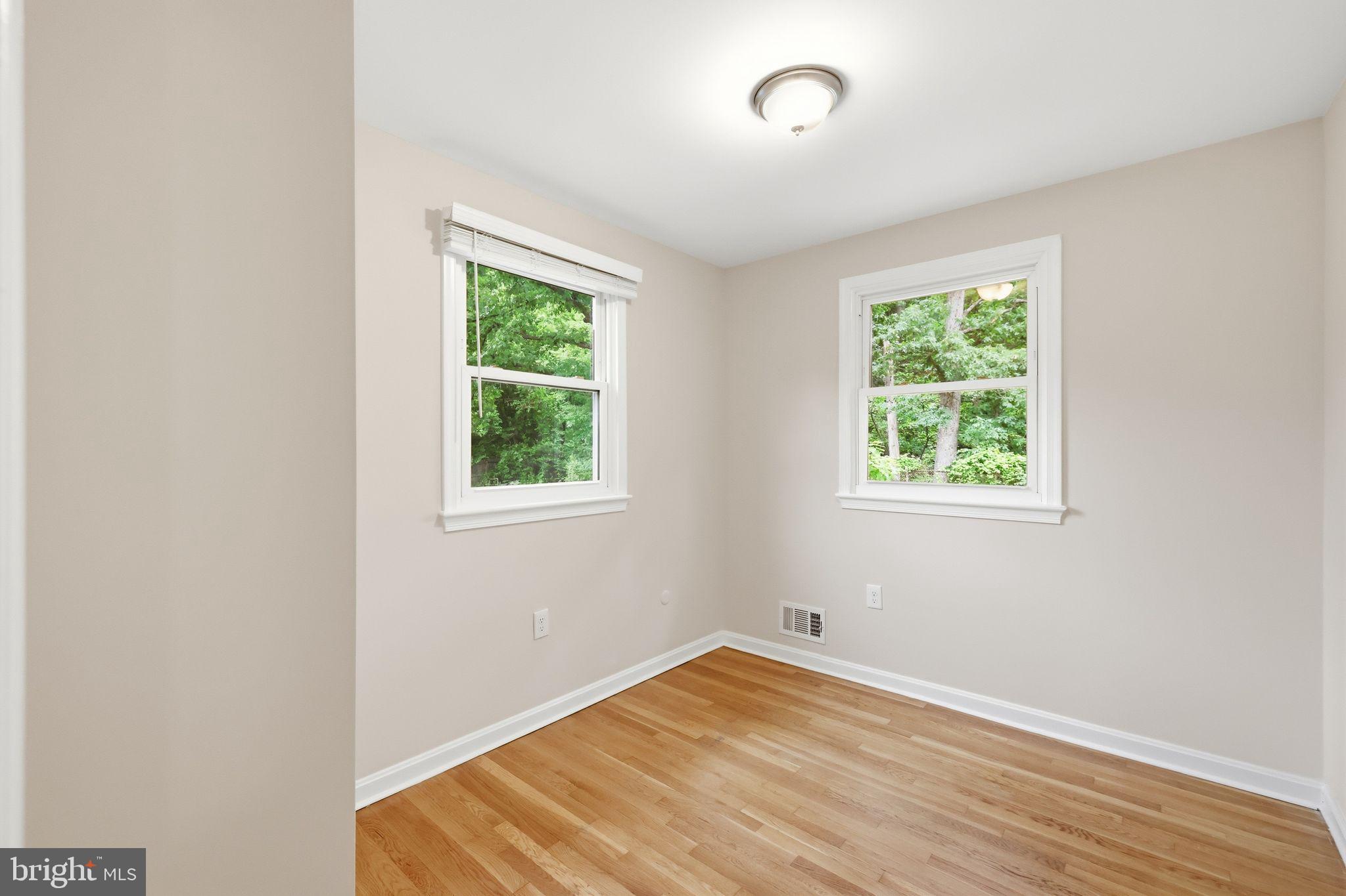 COLLEGE PARK WOODS - Residential