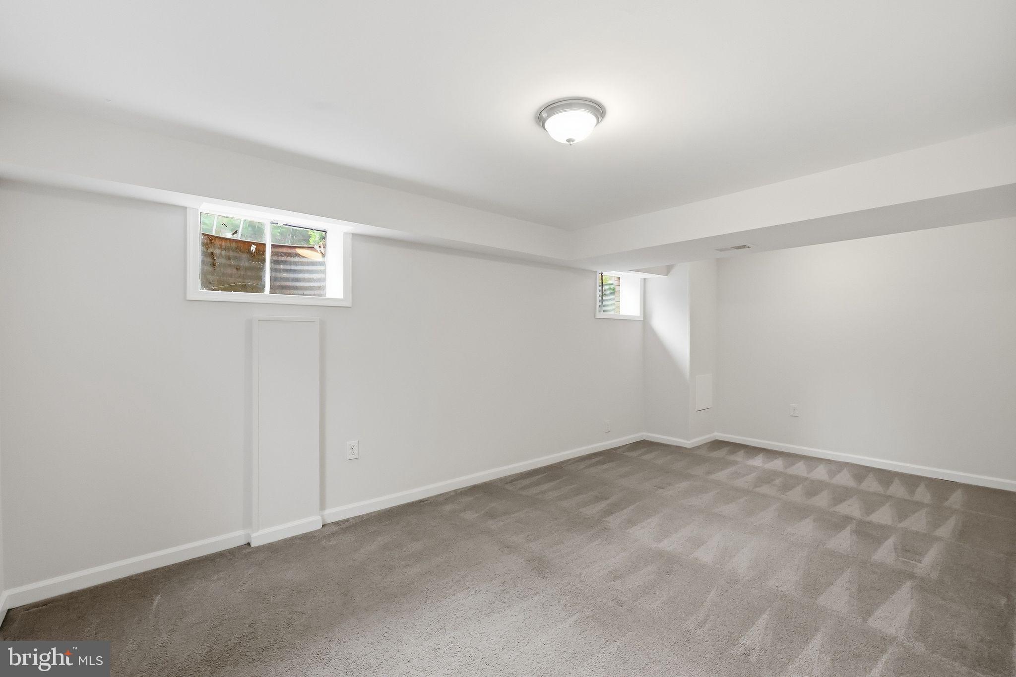 COLLEGE PARK WOODS - Residential