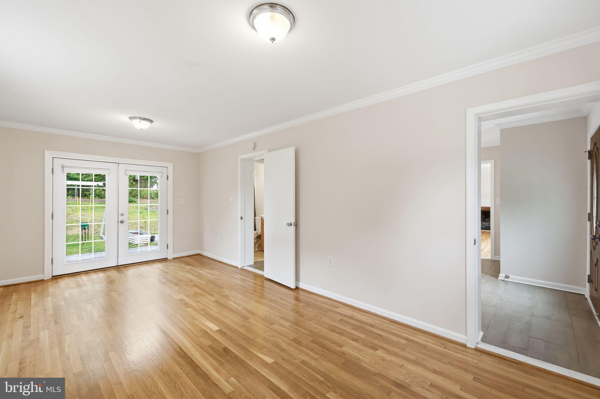 COLLEGE PARK WOODS - Residential